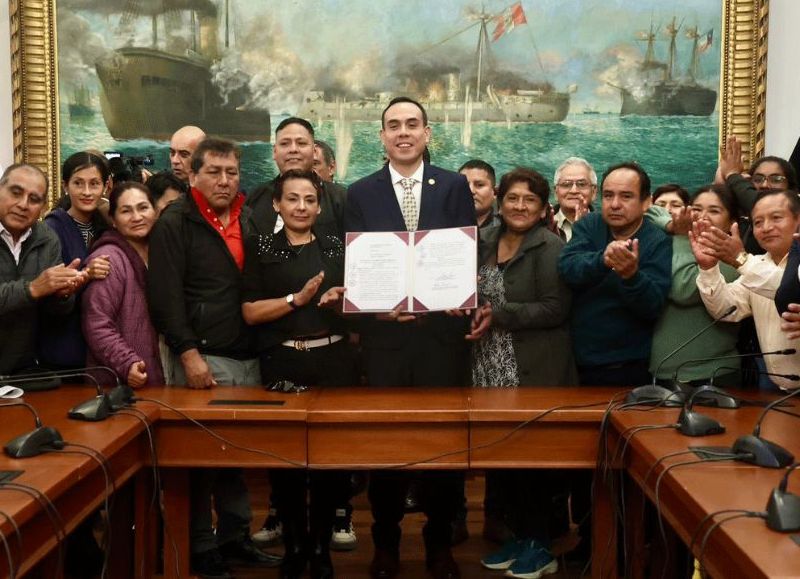 Gobierno crea el delito de "revelación de información reservada" y excluye a periodistas de responsabilidad penal