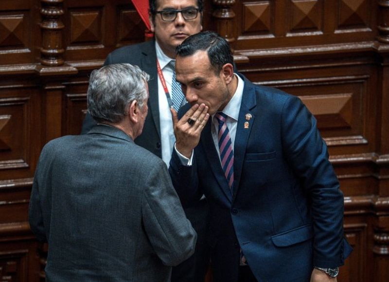 ¿Se va otro presidente?: El Congreso reúne 78 firmas para debatir la destitución de Jerí en medio de nuevas polémicas