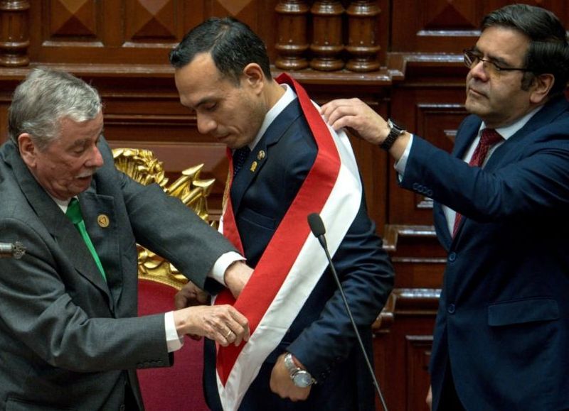 Más solo que perro malo: al no tener respaldo, el presidente José Jerí todavía no pudo designar ni a un solo ministro