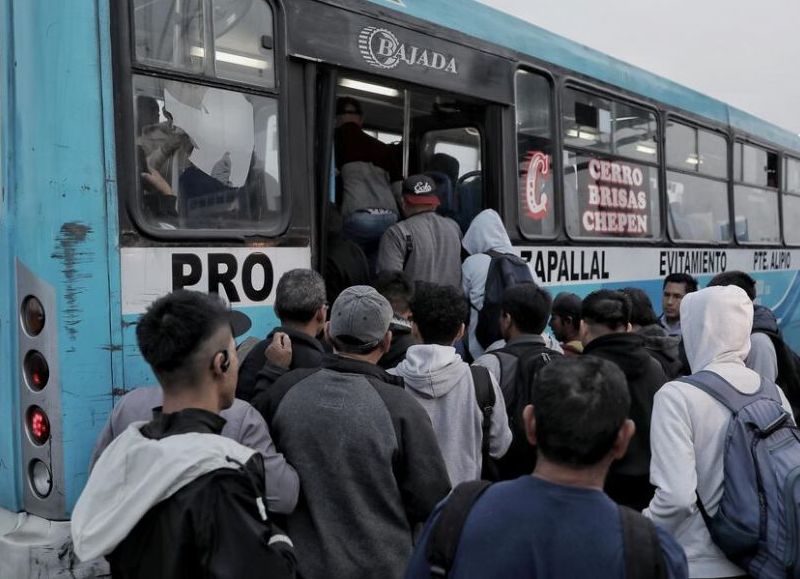 Transportistas paralizan Lima ante la inacción del gobierno de José Jerí: "Las familias han quedado abandonadas"